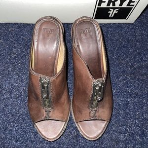 Frye Izzy Zip Moto Sandals sz 7.5
